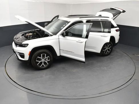 Used 2024 Jeep Grand Cherokee Limited image 27