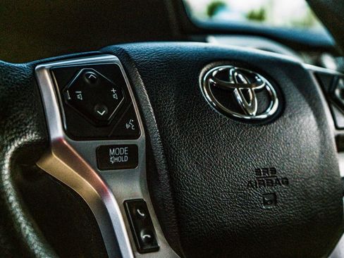 Used 2018 Toyota Tundra SR5 AWD/4WD image 27