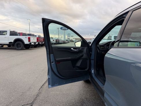 Used 2025 Ford Escape ST-Line Elite w/ Premium Technology Package image 12