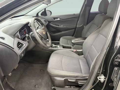 Used 2019 Chevrolet Cruze LS w/ LS Convenience Package FWD image 10