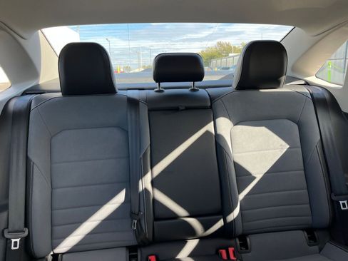 Used 2025 Volkswagen Jetta SE image 37