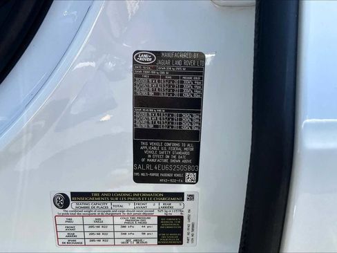 Used 2025 Land Rover Discovery Dynamic SE image 35