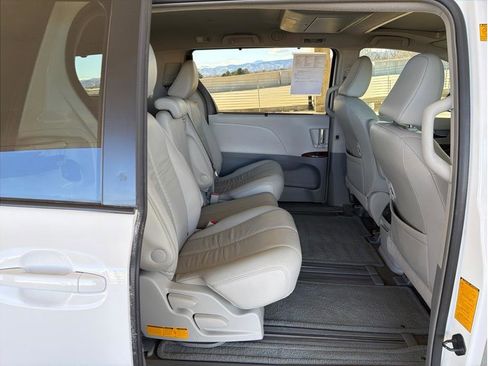 Used 2012 Toyota Sienna XLE w/ Entertainment Pkg image 14