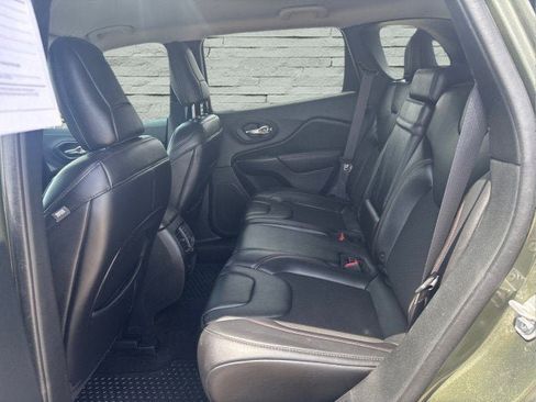 Used 2019 Jeep Cherokee Trailhawk w/ Cold Weather Group image 13