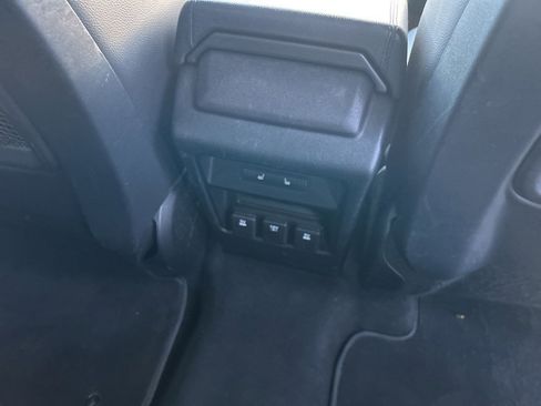 Used 2015 Land Rover Discovery Sport HSE image 19