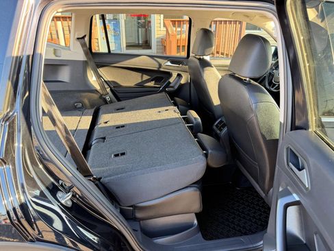 Used 2020 Volkswagen Tiguan SE w/ Panoramic Sunroof Package image 37