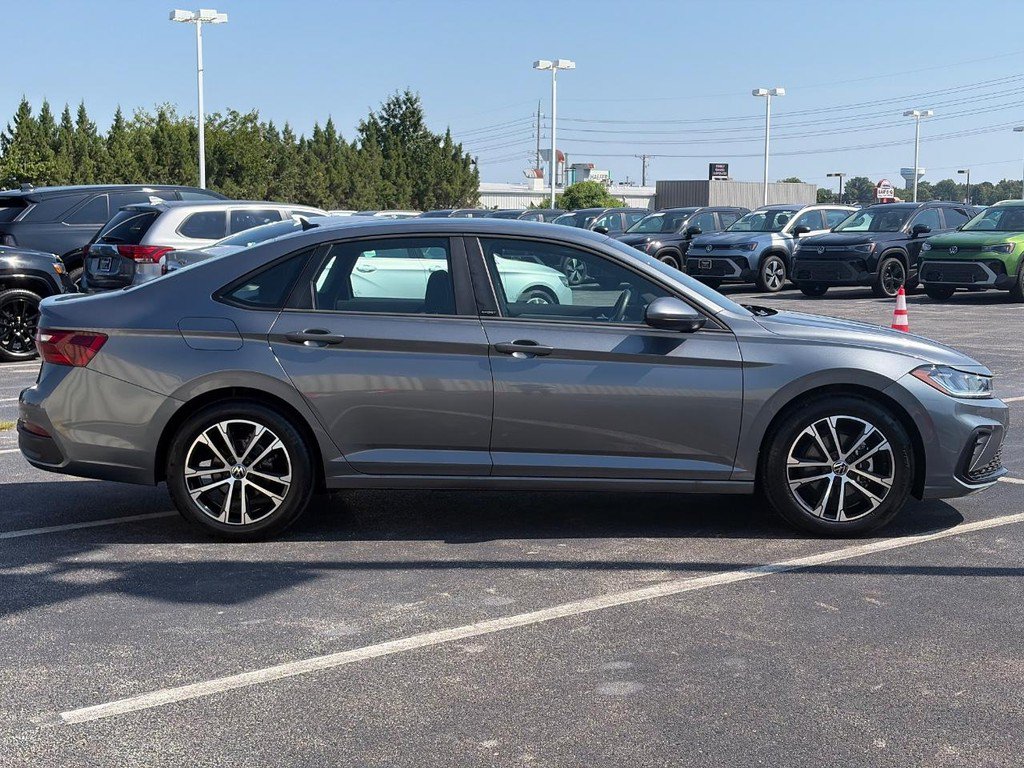 Used 2026 Volkswagen Jetta Sport FWD image 4