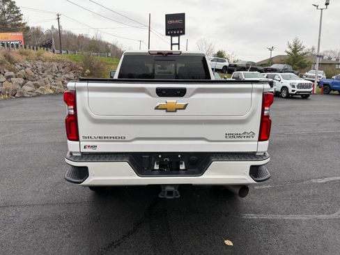 Used 2022 Chevrolet Silverado 2500 High Country w/ Z71 Off-Road Package image 4