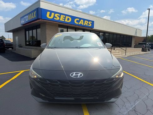 Used 2022 Hyundai Elantra SE FWD image 3