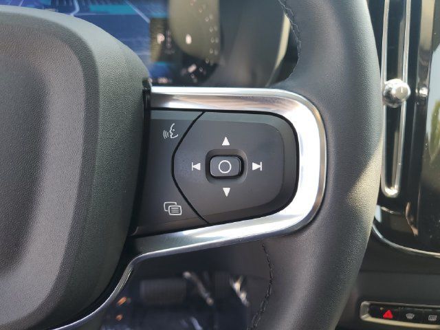 Used 2024 Volvo XC40 B5 Plus w/ Protection Package Premier AWD/4WD image 32
