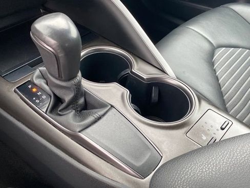 Used 2023 Toyota Camry SE image 9