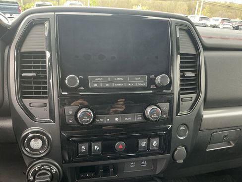 Used 2023 Nissan Titan PRO-4X w/ Pro-4x Convenience Package AWD/4WD image 13