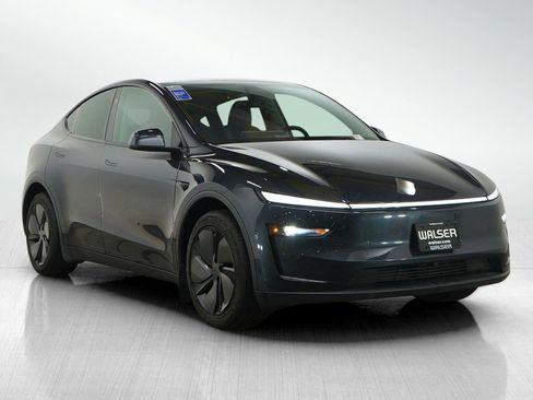 Used 2026 Tesla Model Y AWD image 7