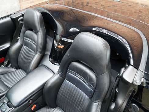 Used 2004 Chevrolet Corvette Convertible w/ Preferred Equipment Group image 26