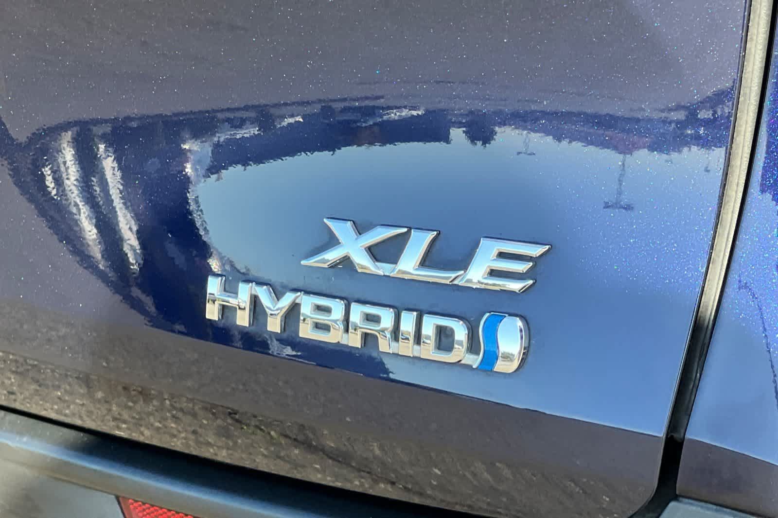 Used 2023 Toyota Sienna XLE AWD/4WD image 33