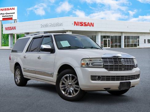 Used 2010 Lincoln Navigator L 2WD image 1