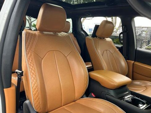 Certified 2023 Chrysler Pacifica Pinnacle FWD image 47