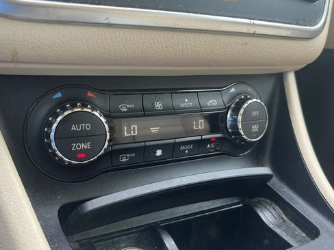 Used 2016 Mercedes-Benz GLA 250 4MATIC image 28