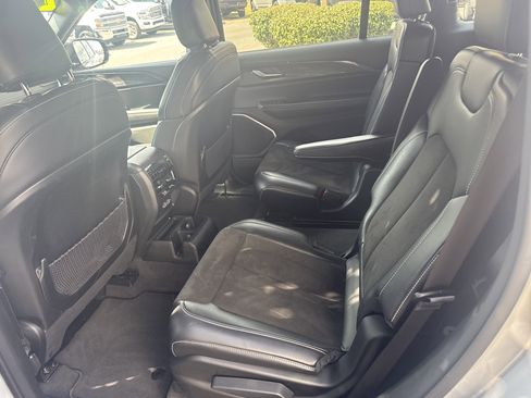 Used 2021 Jeep Grand Cherokee L Laredo image 13