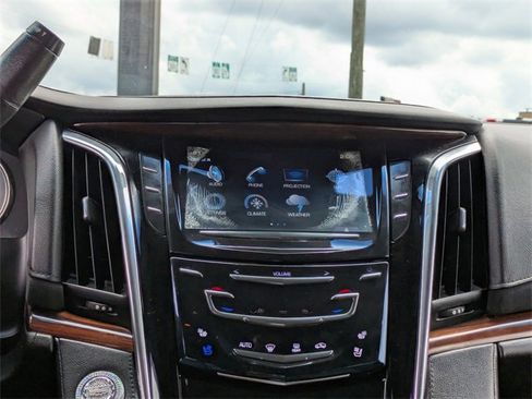 Used 2017 Cadillac Escalade Premium Luxury image 20