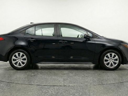 Used 2025 Toyota Corolla LE FWD image 11