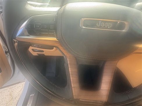 New 2025 Jeep Grand Cherokee Summit image 25