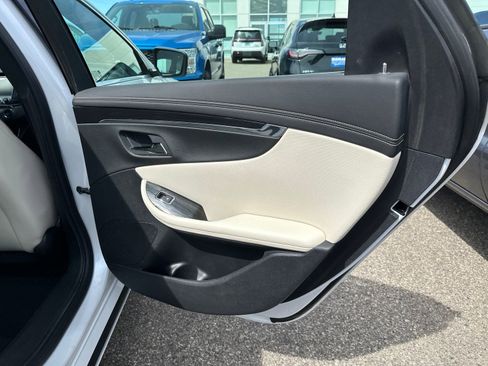 Used 2017 Chevrolet Impala Premier w/ Enhanced Convenience Package FWD image 31