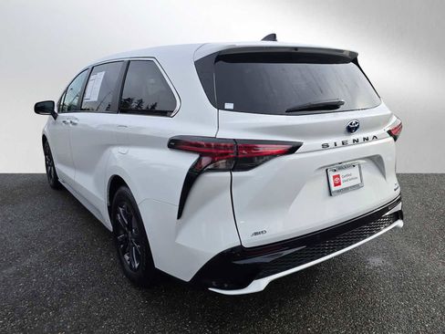 Certified 2024 Toyota Sienna XSE image 5