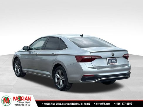 Certified 2023 Volkswagen Jetta SE w/ Panoramic Sunroof Package FWD image 3