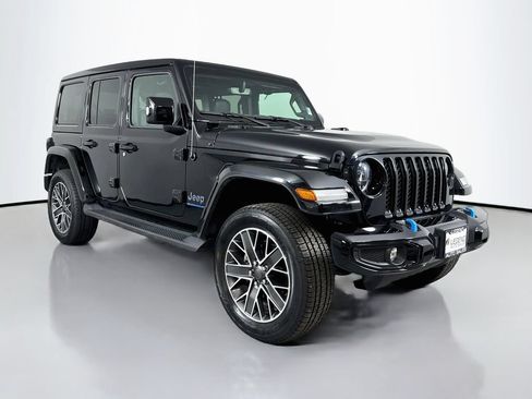 Used 2023 Jeep Wrangler Unlimited Sahara AWD/4WD image 4