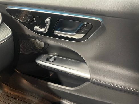 Used 2025 Mercedes-Benz C 300 4MATIC Sedan image 27