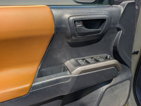 Used 2019 Toyota Tacoma SR5 RWD image 9