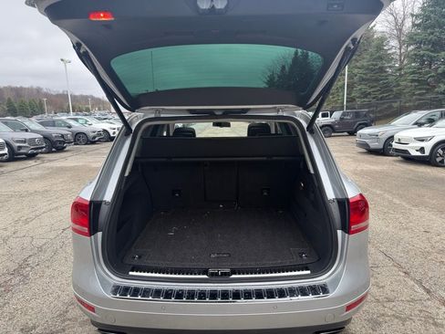 Used 2014 Volkswagen Touareg VR6 image 38