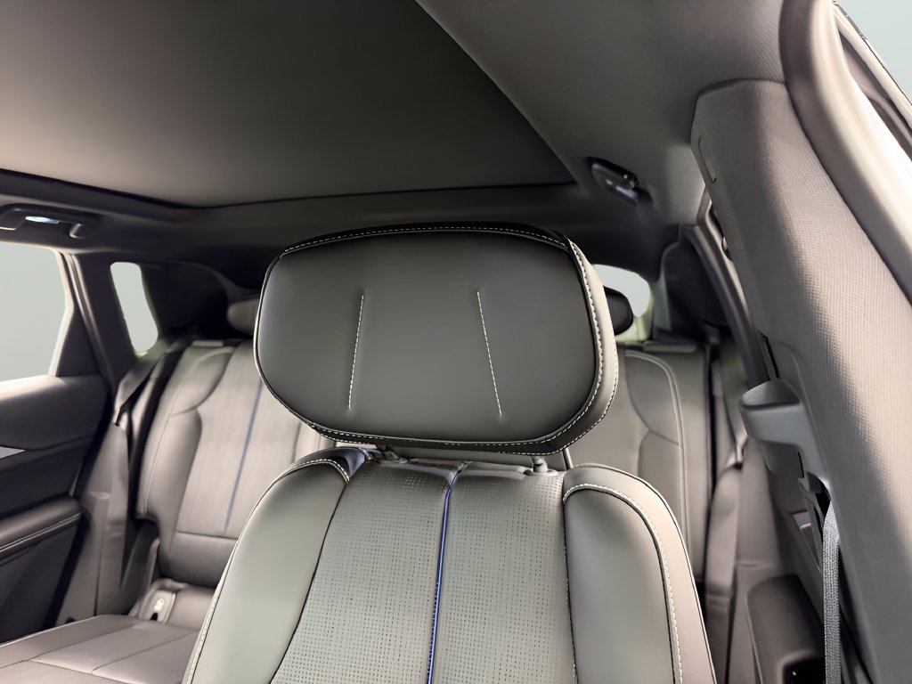 Used 2024 Cadillac Lyriq Luxury w/ LPO, Floor Liner Package AWD/4WD image 12