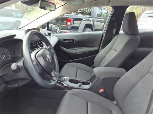 Used 2025 Toyota Corolla LE image 5