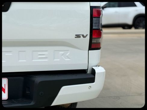 Used 2024 Nissan Frontier SV w/ SV Convenience Package RWD image 16