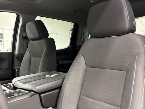 Used 2024 Chevrolet Silverado 1500 Custom Trail Boss w/ LPO, Dark Essentials Package image 6