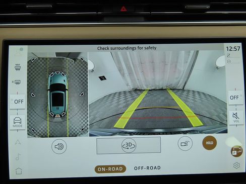 Used 2025 Land Rover Range Rover Sport SE AWD/4WD image 12