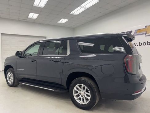 Used 2025 Chevrolet Suburban LT image 7