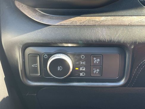 Used 2020 Ford Explorer Platinum AWD/4WD image 23