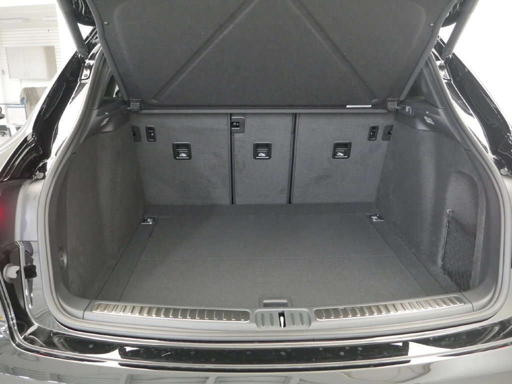 Certified 2026 Porsche Macan AWD/4WD image 22