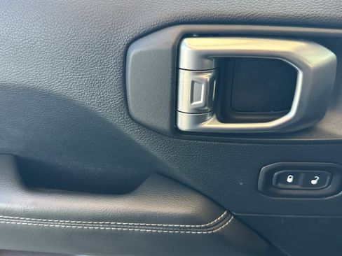 Used 2019 Jeep Wrangler Unlimited Sahara AWD/4WD image 13