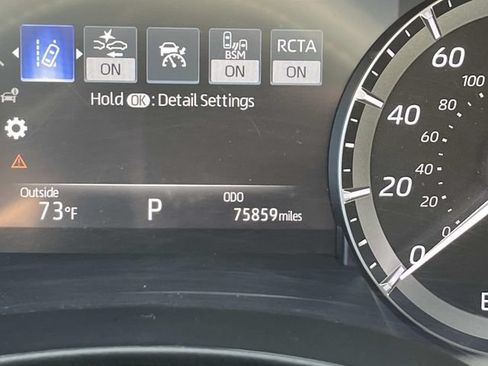 Used 2021 Toyota Highlander XLE AWD/4WD image 39