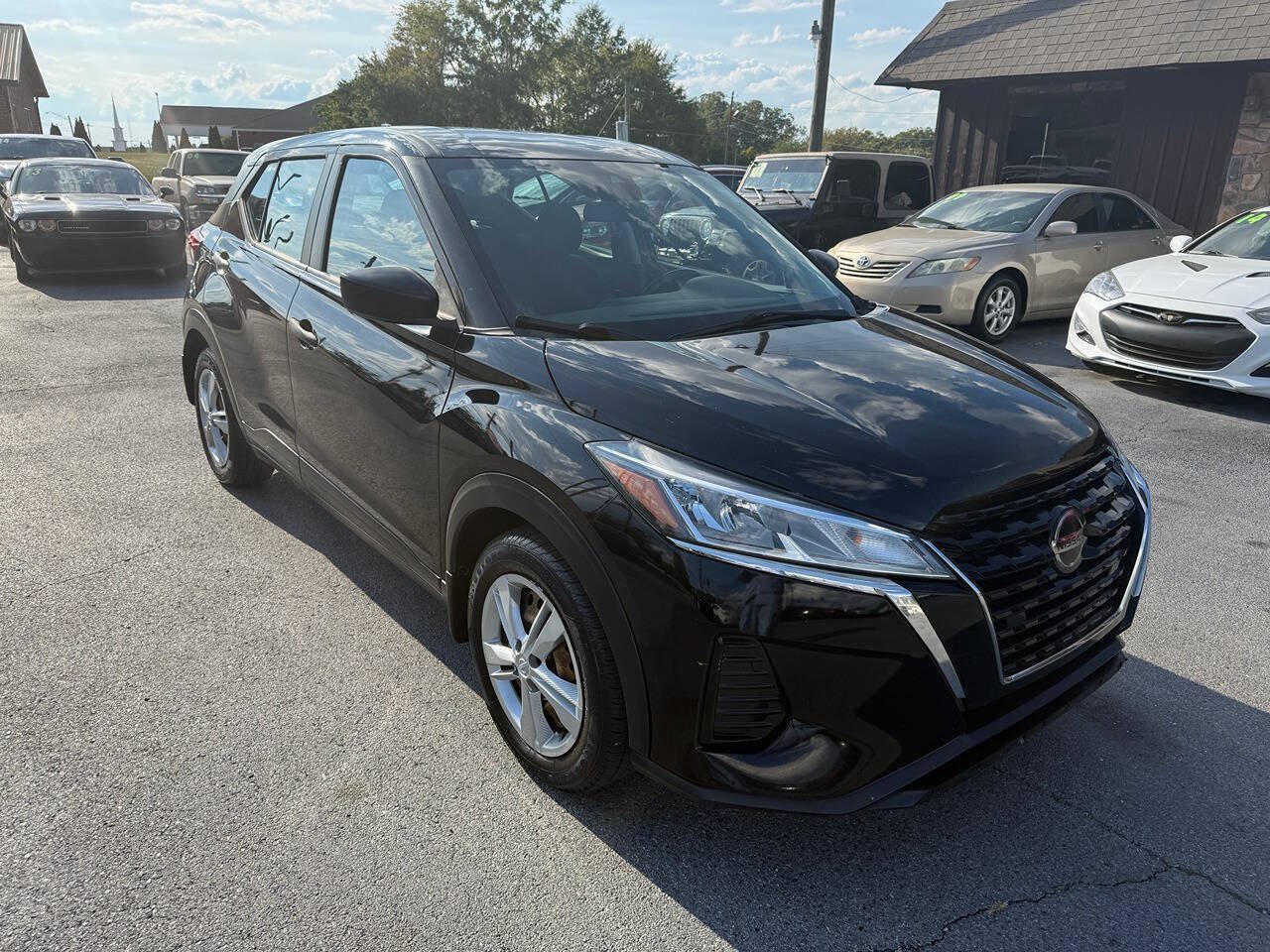 Used 2021 Nissan Kicks S FWD image 2