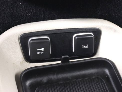 Used 2021 Chrysler Pacifica Touring-L FWD image 25