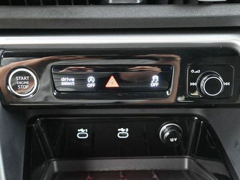 Used 2025 Audi Q5 Premium Plus w/ Premium Plus AWD/4WD image 23