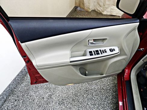 Used 2014 Toyota Prius V Five image 7