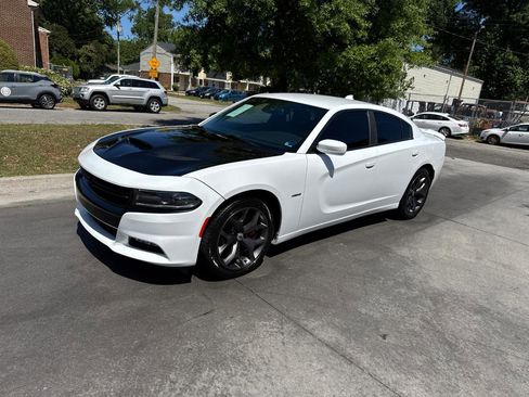 Used 2018 Dodge Charger R/T w/ Plus Group image 2