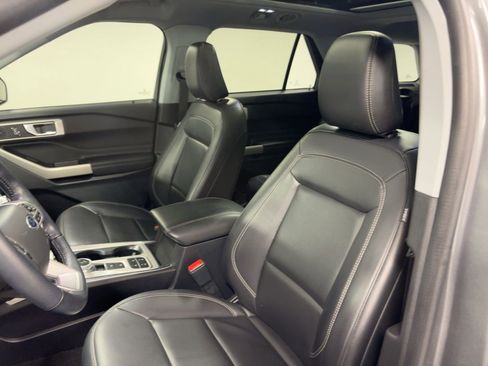 Used 2022 Ford Explorer XLT w/ Equipment Group 202A image 23