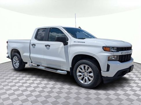 Used 2022 Chevrolet Silverado 1500 Custom RWD image 2